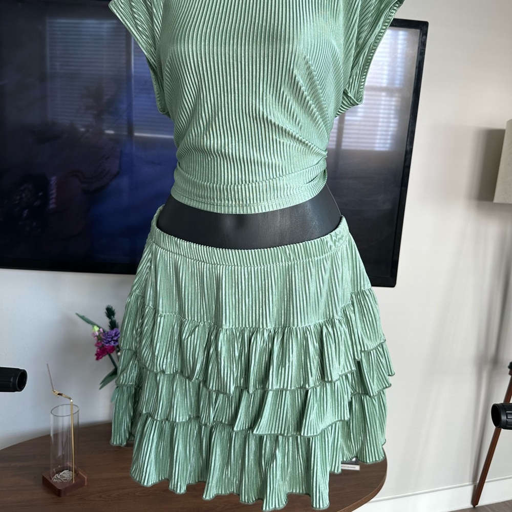 Green Ruffled Skirt Set - Picture 2 of 7